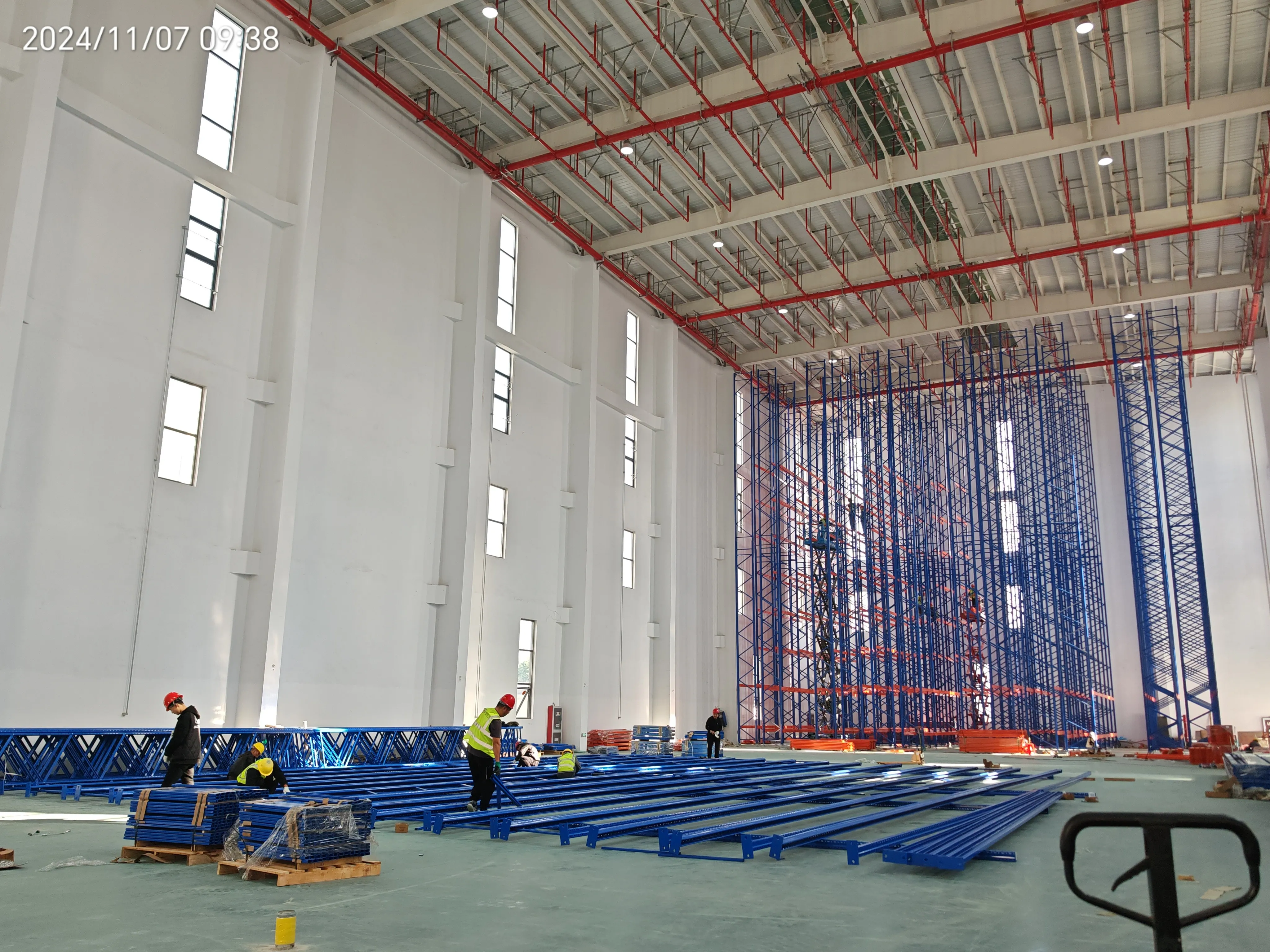 13 meters high, 2 stackers, total number of pallets 496